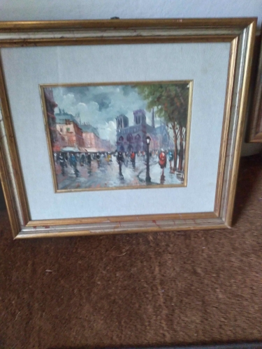 N' 2 quadri con cornice dorata.